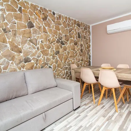 Oceanfront Fortress Nyaraló