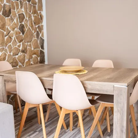 Nyaraló Oceanfront Fortress *